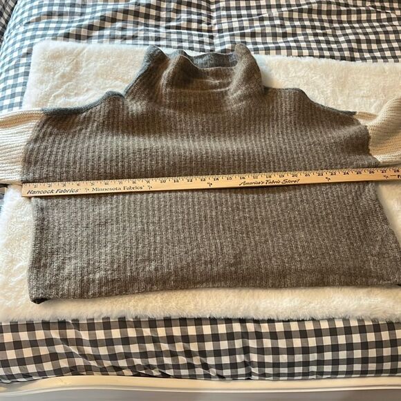 Lord & Taylor 100% Cashmere Boxy Cropped Sweater Neutrals Colorblock Brown Gray - Picture 10 of 14
